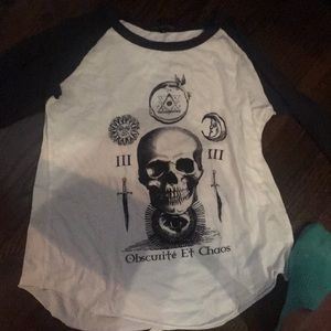 Half sleeve skull baseball tee